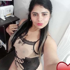 38 ans, entre deux portes Amina - rencontre-Milf-Issy-les-Moulineaux