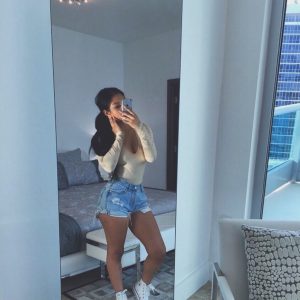 Léna, 20 ans : La nudité comme seconde peau Soraya - rencontre-Naturiste-Cergy