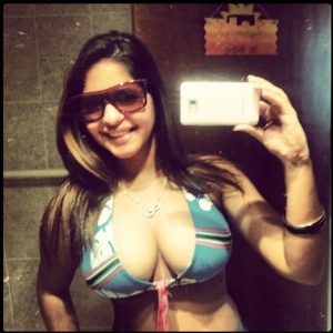 Yasmina, 25 ans – Une soirée coquine pour se réchauffer Yasmina - rencontre-Teen-Vénissieux